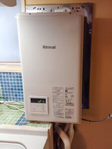 ガス給湯器施工事例 大阪市西区 Rinnai RUX-V1615SFFBA